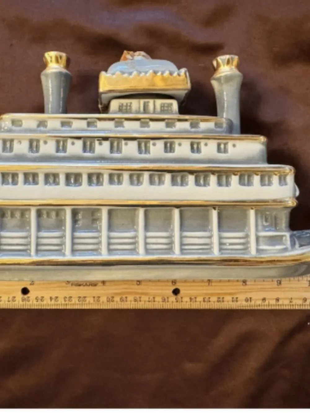 Vintage 1968 River Queen Riverboat Kentucky Decanter. B3